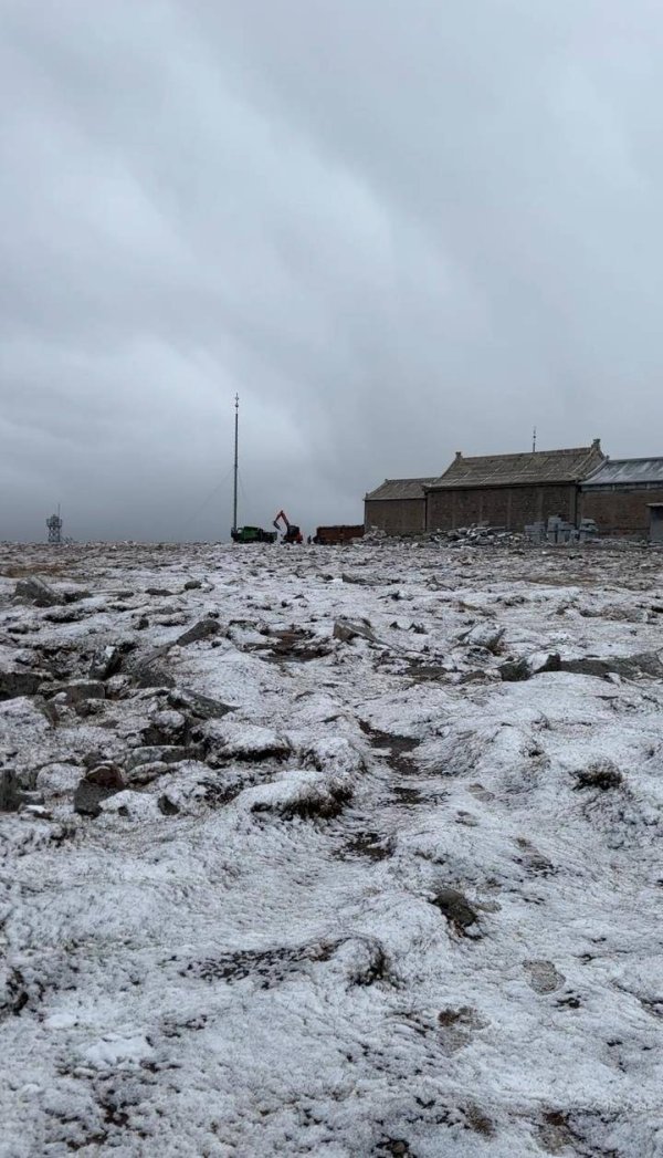 金控配资· 山西五台山迎入秋第一场雪，山顶现“云海雪原”，当地领队：降雪持续一个半小时